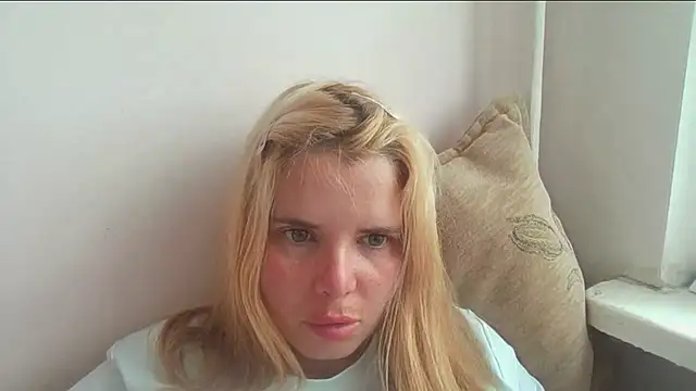 Snapshot of HornyElena chatting on 06.09.26 HornyElena online show from 06.09.26