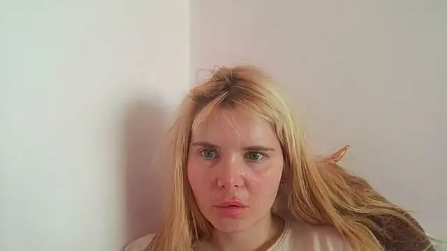 Snapshot of HornyElena chatting on 07.19.26 HornyElena online show from 07.19.26