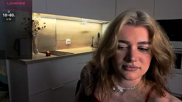 Snapshot of eshleeygreen chatting on 02.21.26 eshleeygreen online show from 02.21.26