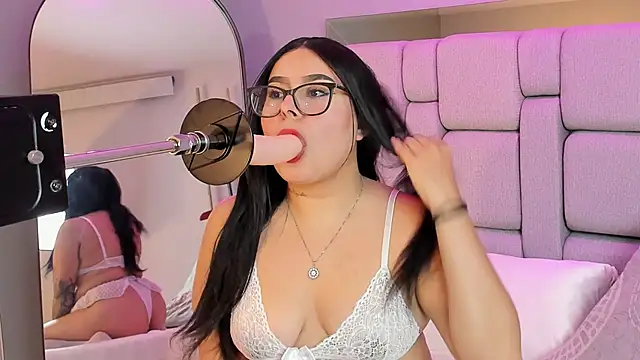 Snapshot of Amy_whittee chatting on 12.03.25 Amy whittee online show from 12.03.25