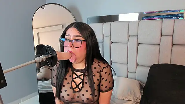 Snapshot of Amy_whittee chatting on 12.16.25 Amy whittee online show from 12.16.25