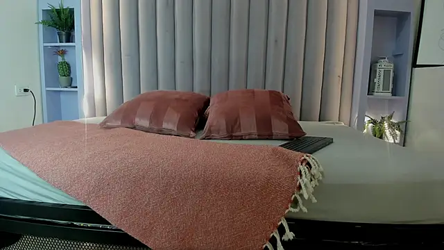 AnaVoss   online show from 11.24.25