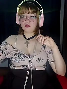Snapshot of Michi_sauria1 chatting on 11.28.25 Michi sauria1 online show from 11.28.25