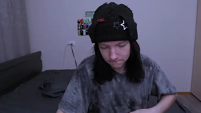 Snapshot of RaidenXL chatting on 11.17.25 RaidenXL online show from 11.17.25