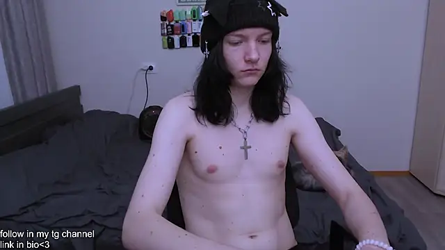 Snapshot of RaidenXL chatting on 11.25.25 RaidenXL online show from 11.25.25