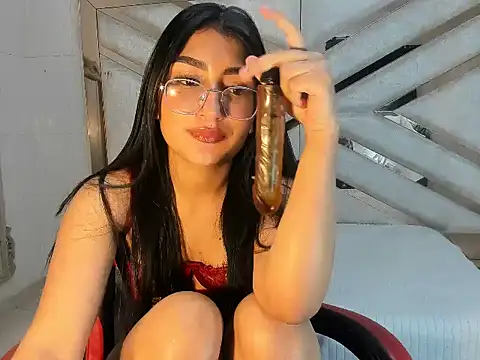 Snapshot of HannaLis chatting on 11.06.25 HannaLis online show from 11.06.25