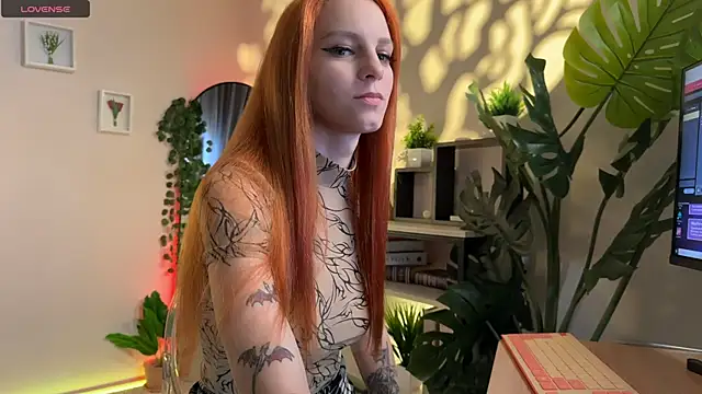 Snapshot of KatePalmers chatting on 11.10.25 KatePalmers online show from 11.10.25