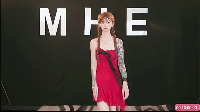 Snapshot of MHe-002 chatting on 04.10.26 MHe-002 online show from 04.10.26