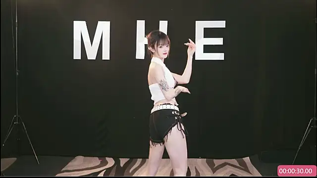 Snapshot of MHe-002 chatting on 04.12.26 MHe-002 online show from 04.12.26