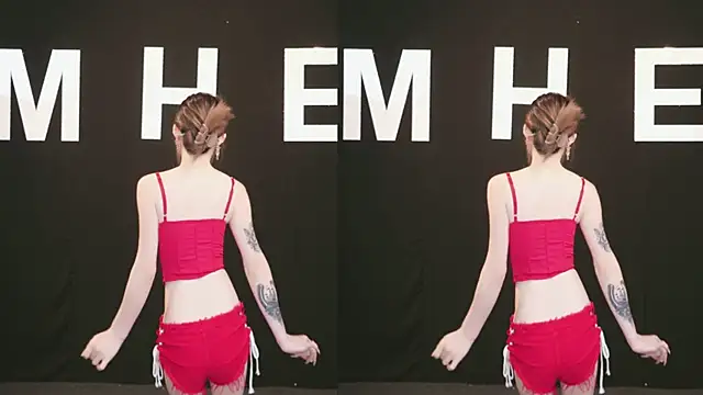 Snapshot of MHe-002 chatting on 04.14.26 MHe-002 online show from 04.14.26