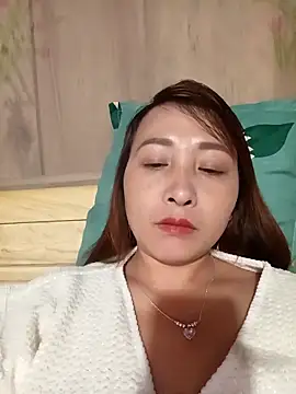 Snapshot of Missa-kute20 chatting on 11.21.25 Missa-kute20 online show from 11.21.25