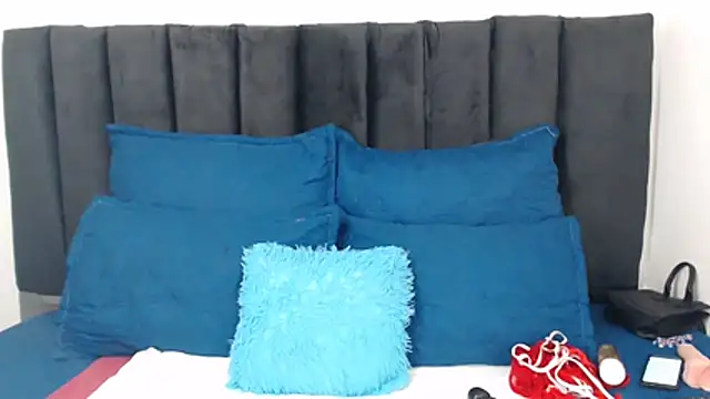 Miss-Berries online show from 04.13.26