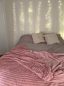 LillieMaee online show from 03.22.26