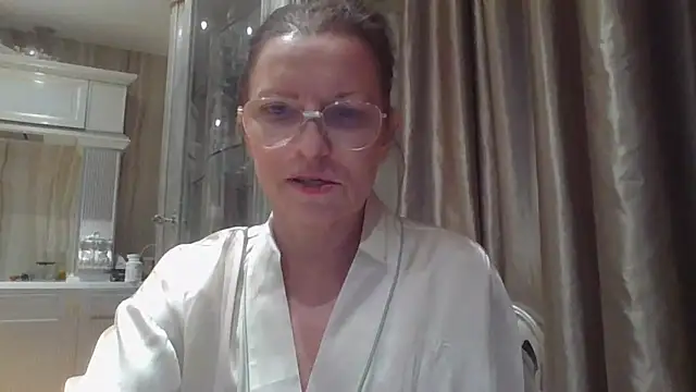 Eva Glad online show from 11.07.25