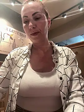 Snapshot of pervimilf chatting on 04.27.26 pervimilf online show from 04.27.26