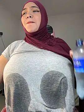 Snapshot of sweetmuslim01 chatting on 01.22.25 sweetmuslim01 online show from 01.22.25