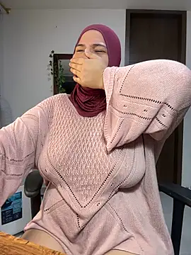 Snapshot of sweetmuslim01 chatting on 09.17.25 sweetmuslim01 online show from 09.17.25