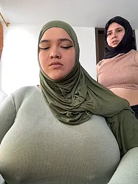 Snapshot of sweetmuslim01 chatting on 12.15.25 sweetmuslim01 online show from 12.15.25