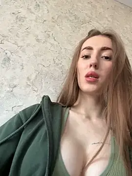 Snapshot of Victoria_Vi chatting on 11.14.25 Victoria Vi online show from 11.14.25