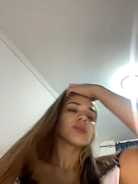 Sara  Secret online show from 11.18.25