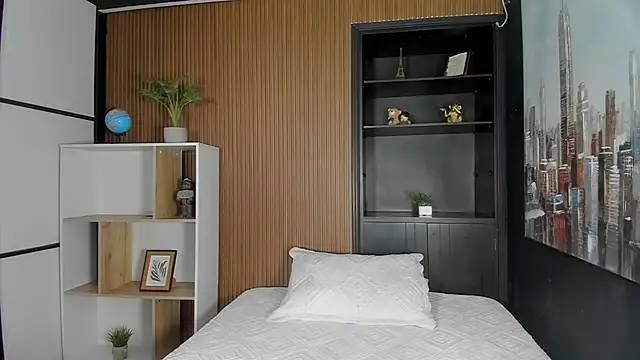 Snapshot of ZarinaWynne chatting on 03.28.26 ZarinaWynne online show from 03.28.26