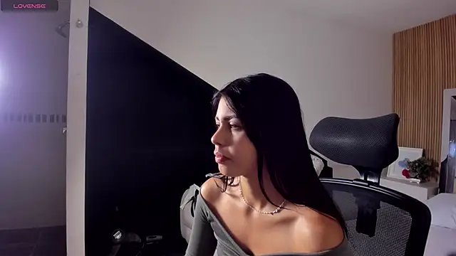 Snapshot of ZarinaWynne chatting on 04.06.26 ZarinaWynne online show from 04.06.26