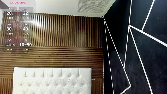 Snapshot of ZarinaWynne chatting on 04.10.26 ZarinaWynne online show from 04.10.26