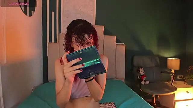 AliceMadnes online show from 11.18.25