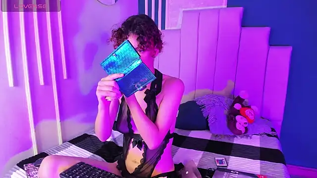 AliceMadnes online show from 11.27.25