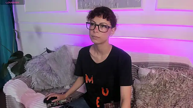 AliceMadnes online show from 02.15.26