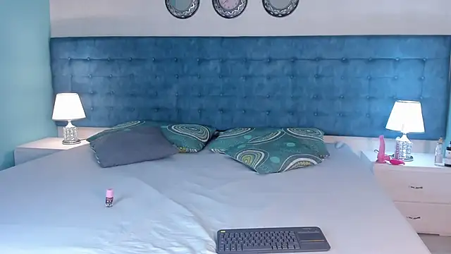 AlahiaCardona online show from 11.29.25