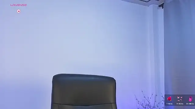 Snapshot of MissEmma__ chatting on 11.19.25 MissEmma online show from 11.19.25