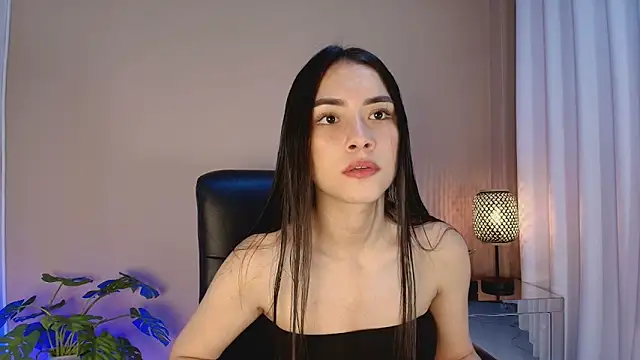 Snapshot of MissEmma__ chatting on 12.04.25 MissEmma online show from 12.04.25