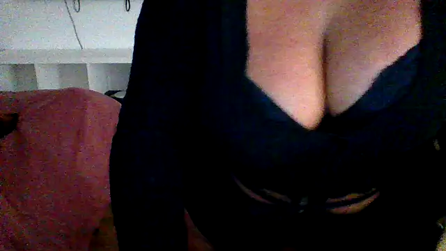 Snapshot of cleo094 chatting on 11.23.25 cleo094 online show from 11.23.25