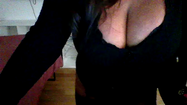 Snapshot of cleo094 chatting on 11.24.25 cleo094 online show from 11.24.25