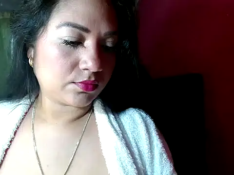 Snapshot of KAROLOLIVERO chatting on 11.08.25 KAROLOLIVERO online show from 11.08.25