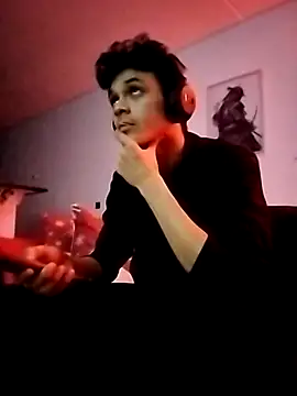 Snapshot of Karmicpleasures_ chatting on 11.17.25 Karmicpleasures online show from 11.17.25