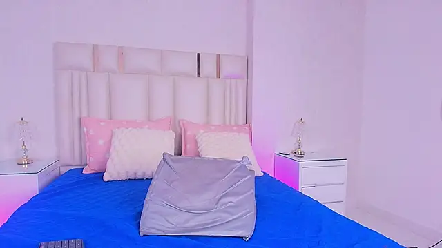 alanarose18 online show from 04.14.26