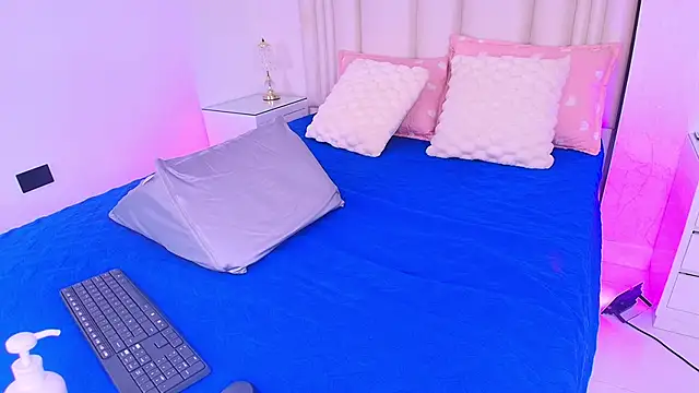 alanarose18 online show from 04.17.26