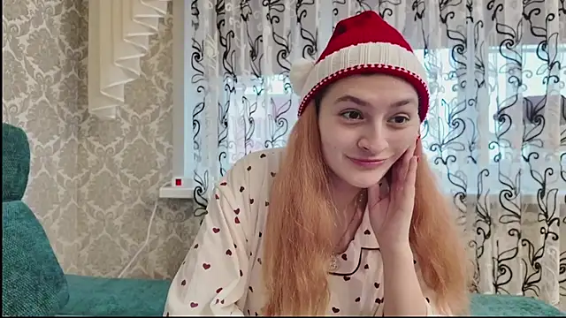 Snapshot of SweetLiaison chatting on 12.03.25 SweetLiaison online show from 12.03.25