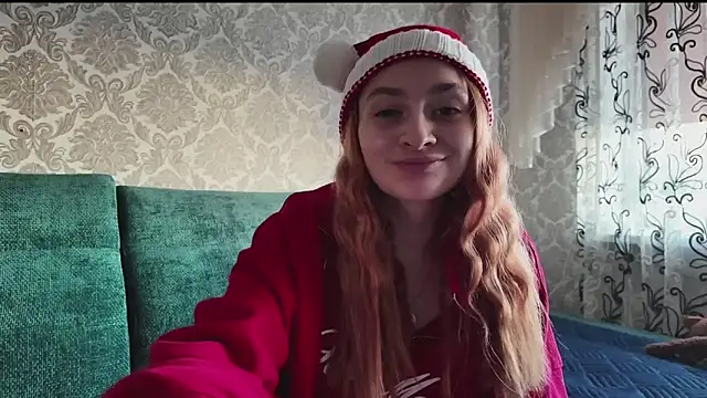 Snapshot of SweetLiaison chatting on 12.14.25 SweetLiaison online show from 12.14.25