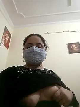 Snapshot of cuteanshika chatting on 11.14.25 cuteanshika online show from 11.14.25