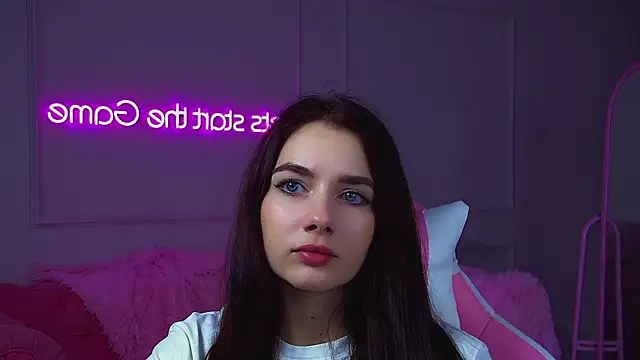 Snapshot of SelenaPonces chatting on 11.12.25 SelenaPonces online show from 11.12.25