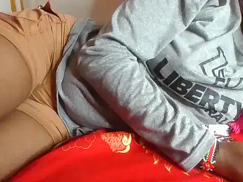 Christmasebony online show from 11.08.25