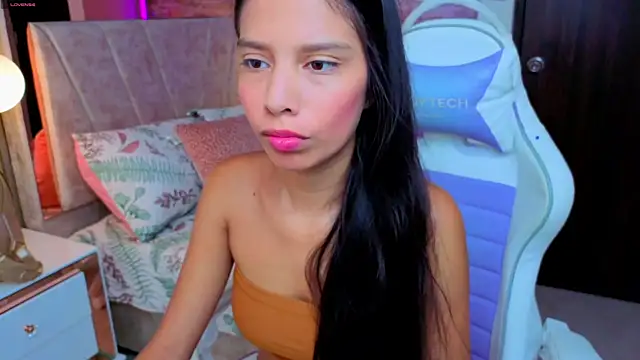 Nia maiden online show from 11.11.25