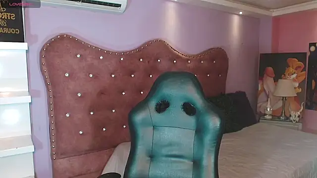 AnnaRouseQueen online show from 11.28.25