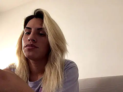 Snapshot of ESTRELLABERECHUCKY chatting on 11.20.25 ESTRELLABERECHUCKY online show from 11.20.25