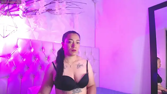 Snapshot of ginebraass chatting on 12.01.25 ginebraass online show from 12.01.25