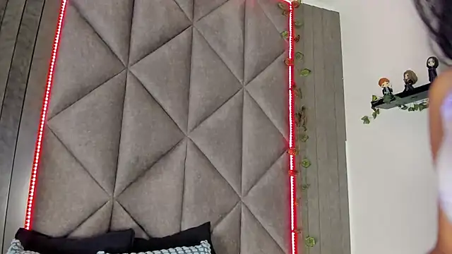 NicoletCherry   online show from 01.15.26