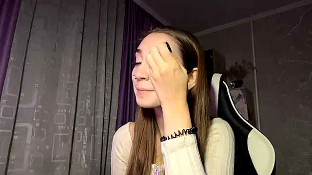 HollyPaw online show from 11.10.25